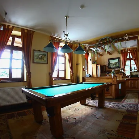 Dworek Jeziorki Bed & Breakfast 3*