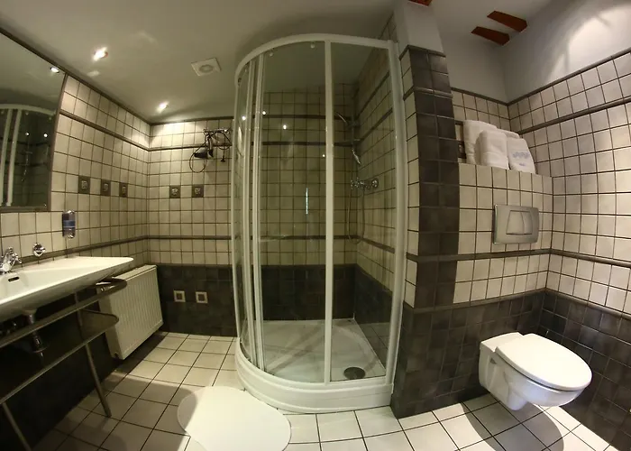 Bed & Breakfast Dworek Jeziorki 3*