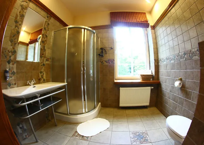 Dworek Jeziorki Bed & Breakfast 3*