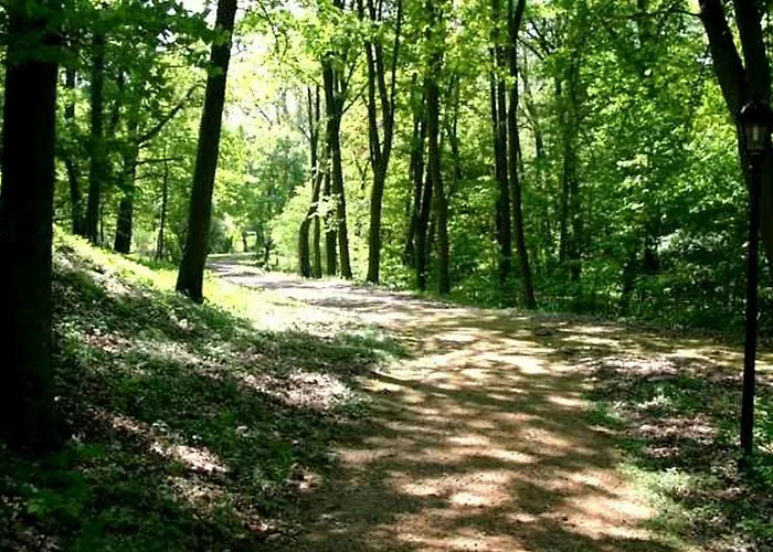 Dworek Jeziorki Bed & Breakfast 3*