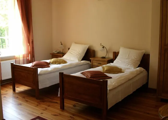 Bed & Breakfast Dworek Jeziorki