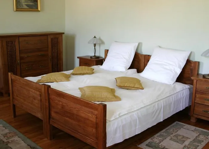 Bed & Breakfast Dworek Jeziorki